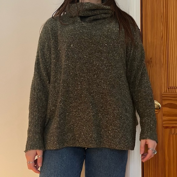 Green oversized turtleneck - Picture 1 of 1